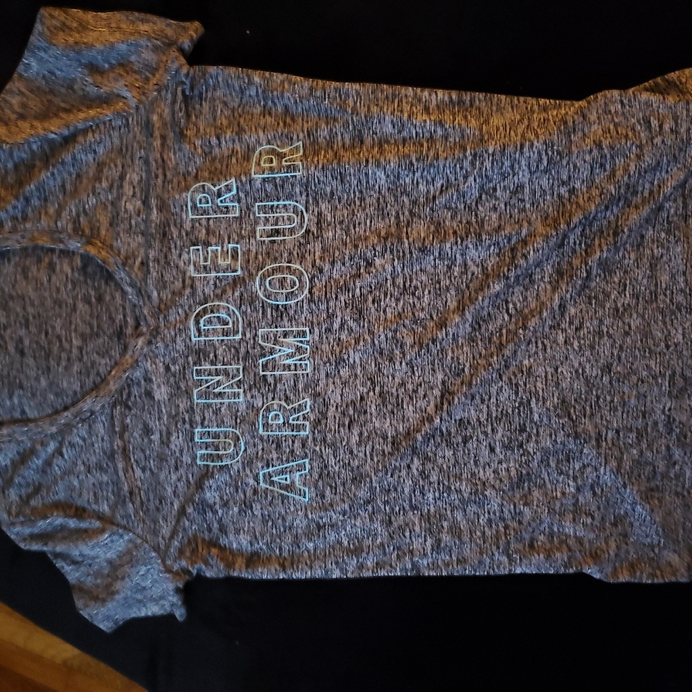 Under armour tee shirt